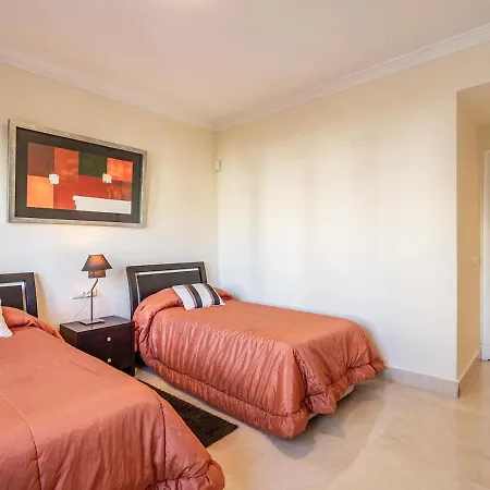 Bahia De Velerin Apartamento Estepona